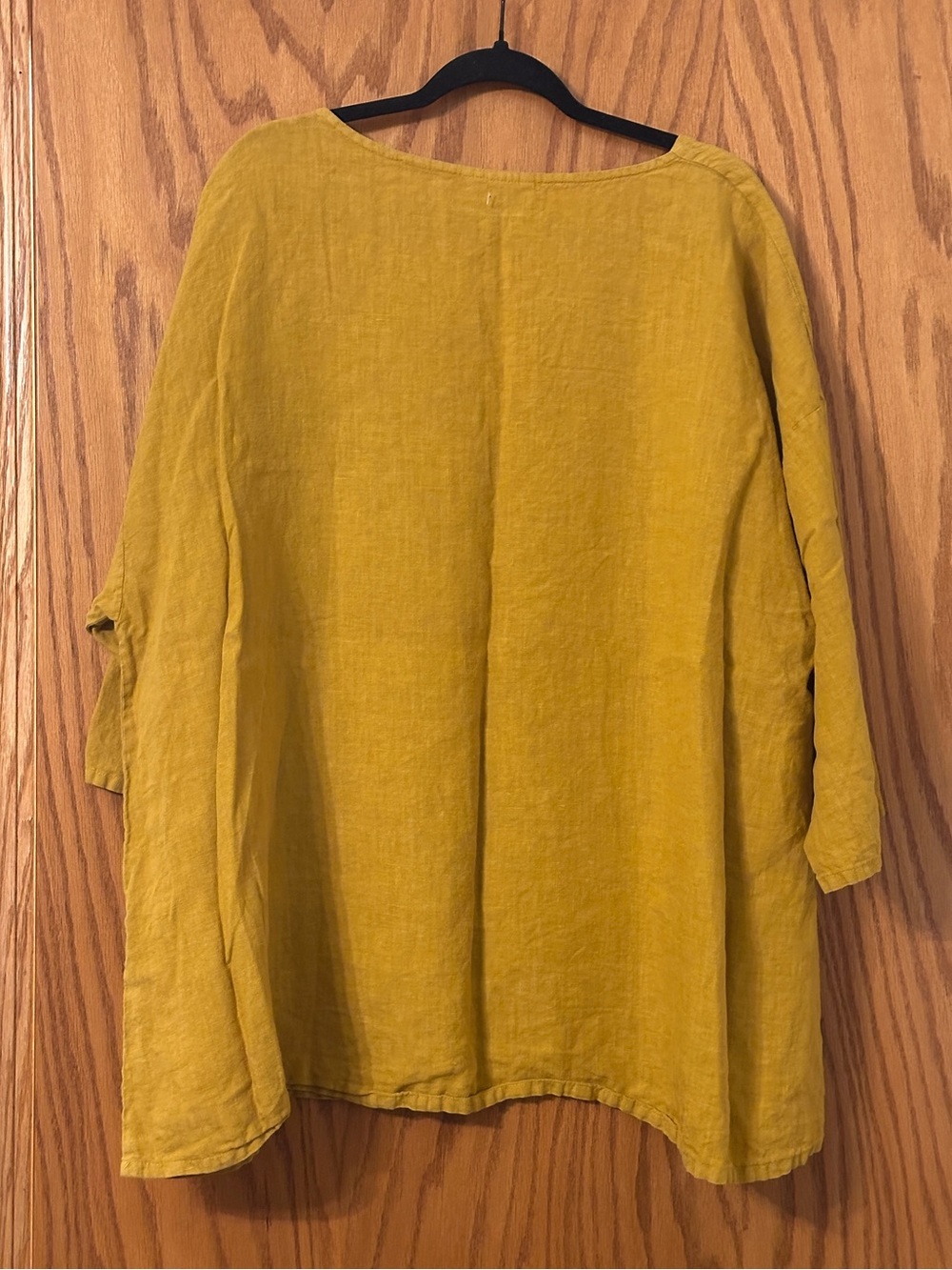 Bryn Walker Mustard Linen V-Neck Relaxed Top-Kangaroo Pocket-Size XL (estimated) - Picture 2 of 8